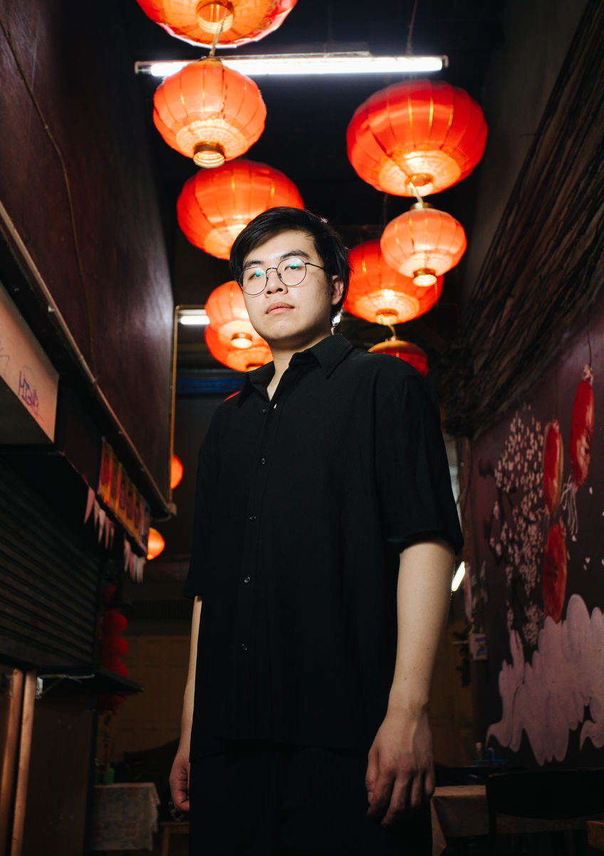 Tanakrit Tongnopnua, Thai jazz pianist, seated at a grand piano